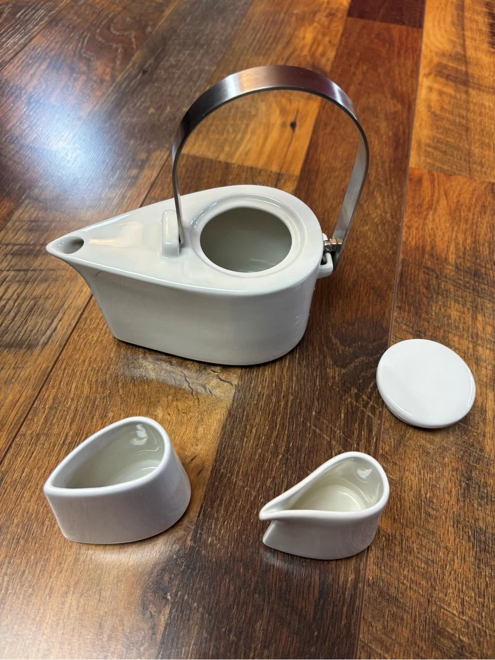TEA FORTE White Porcelain Modern Teardrop 3 piece Tea Set Teapot, sugar/creamer